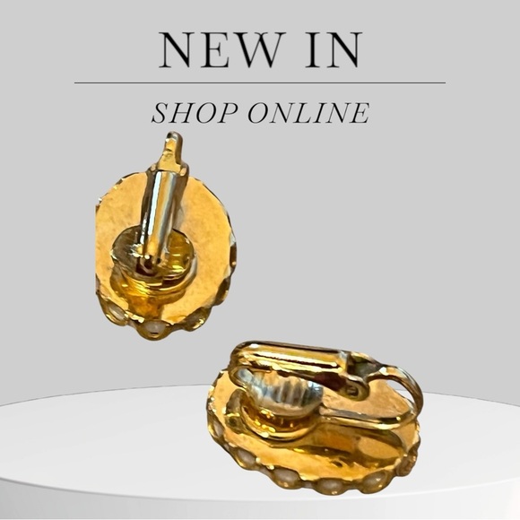 Elegant Bird Motif Earrings - Picture 3 of 3